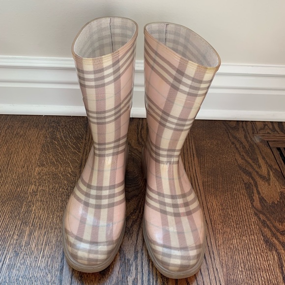 pink burberry rain boots